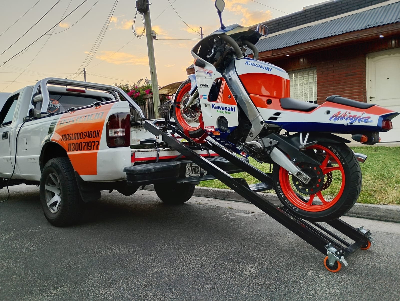 Traslado real de moto en camioneta de Traslados 46